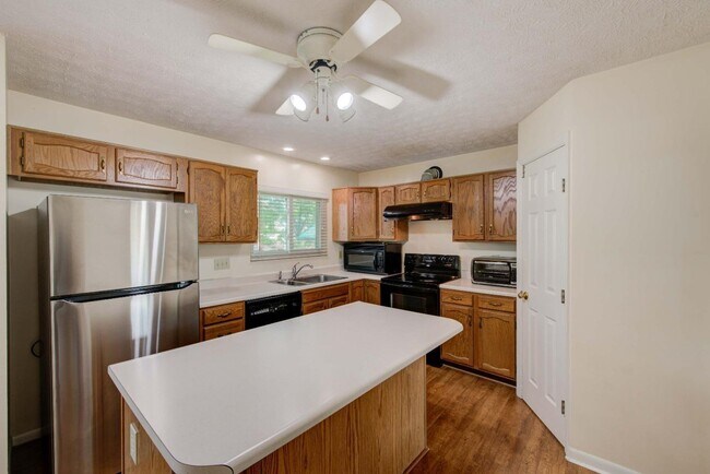 Building Photo - 7805 Clearwater Ct