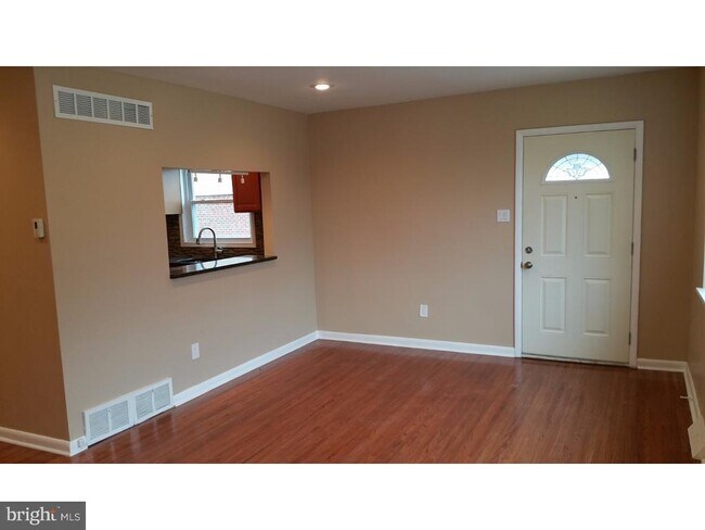 Building Photo - 9960 Woodfern Rd