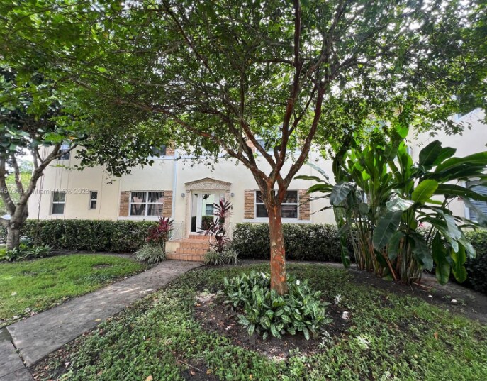 Foto principal - 723 NE 91st St