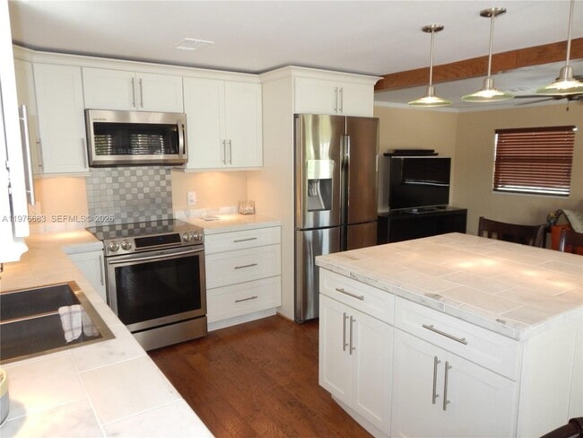 Foto del edificio - 2461 SW 50th St