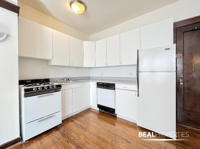 Foto del edificio - 0 bedroom in CHICAGO IL 60613