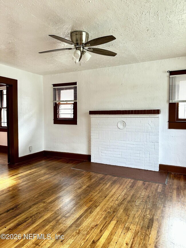 Foto del edificio - 1851 W 19th St