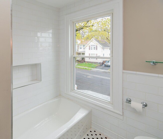 Foto del edificio - 250 W Chestnut St