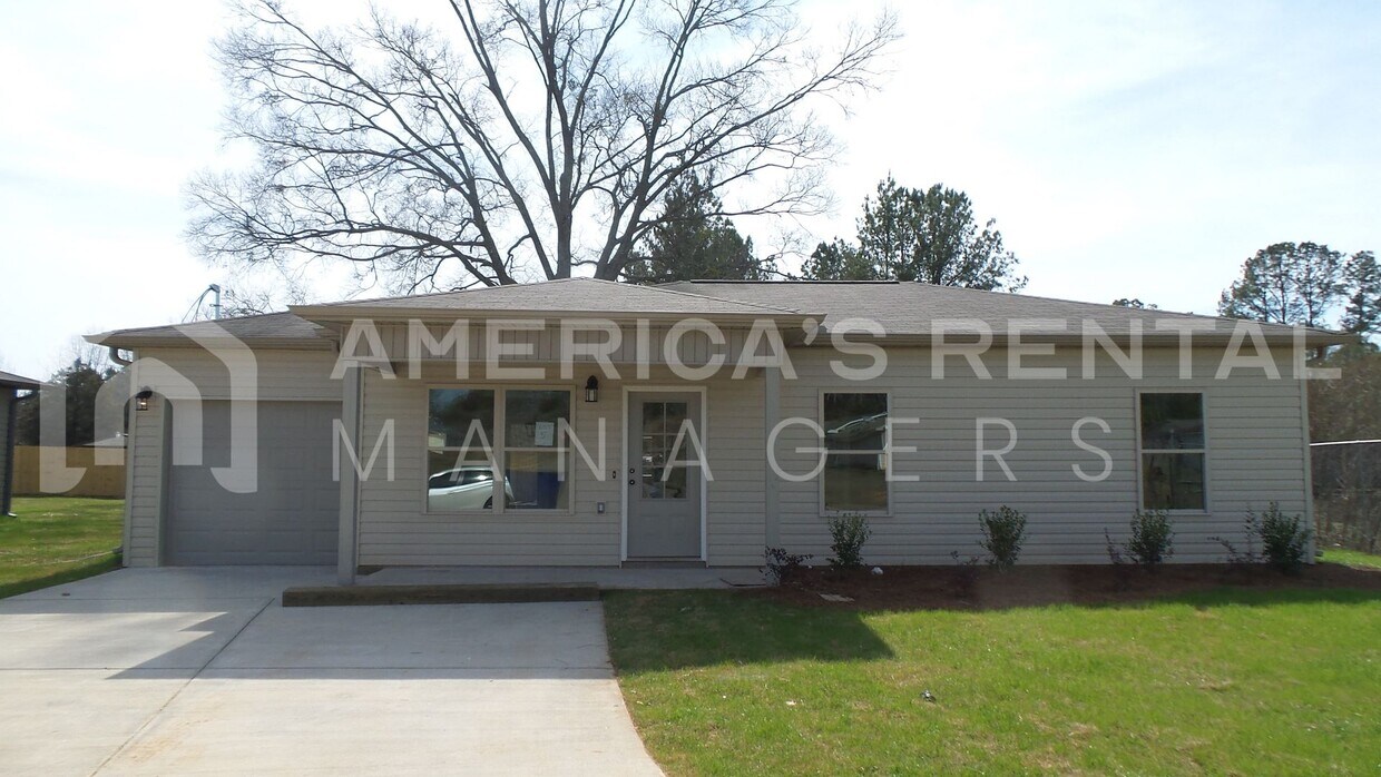 Foto principal - Home For Rent in Vance! Available to View ...