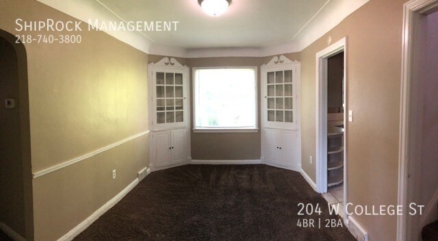 Foto del edificio - 204 W College St