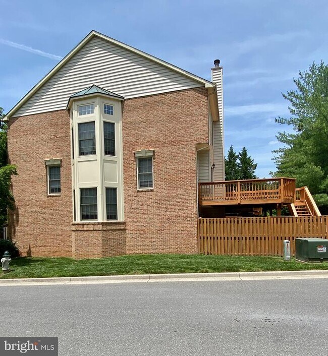 Building Photo - 5408 Whitley Park Terrace