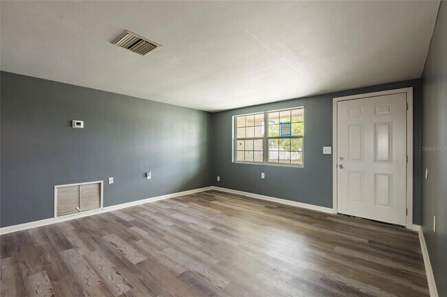 Building Photo - 4946 Flora Ave