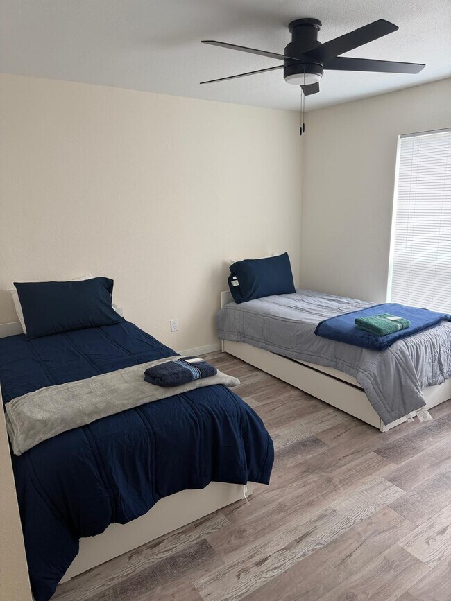 Foto del edificio - 1211 Cedar Hill Ln