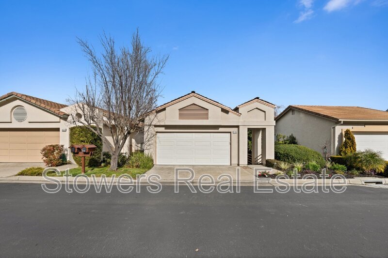 Foto principal - 5108 E Lakeshore Dr