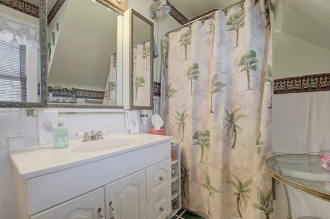 Building Photo - 1267 Hewitt Ave