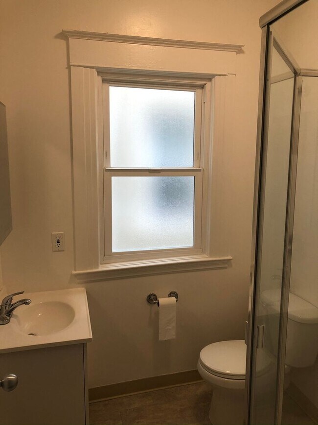Building Photo - Washer and Dryer**View**Hardwood**Spacious...