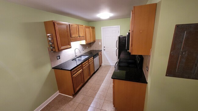 Building Photo - 10620 Brooks Ln