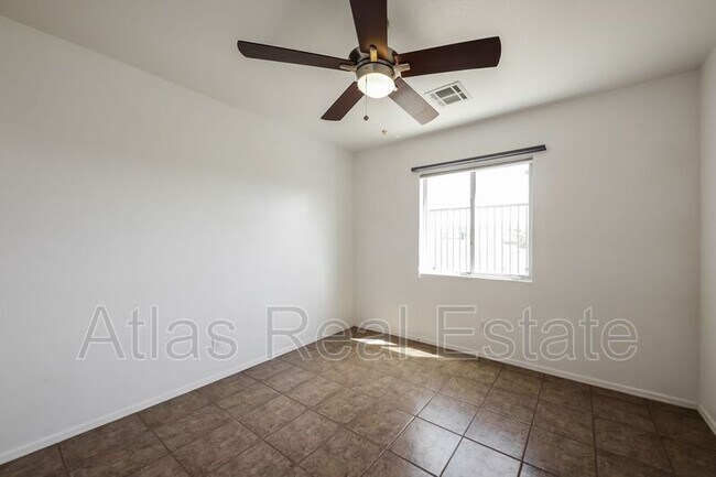 Building Photo - 5716 S 30th Ln