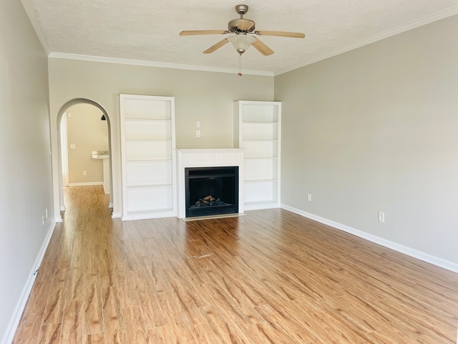 Building Photo - 724 Spence Enclave Ln
