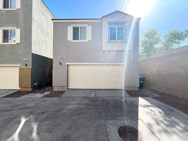 Building Photo - Cozy Two-story single-family house