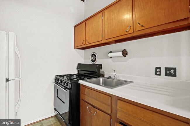 Building Photo - 4333 Americana Dr