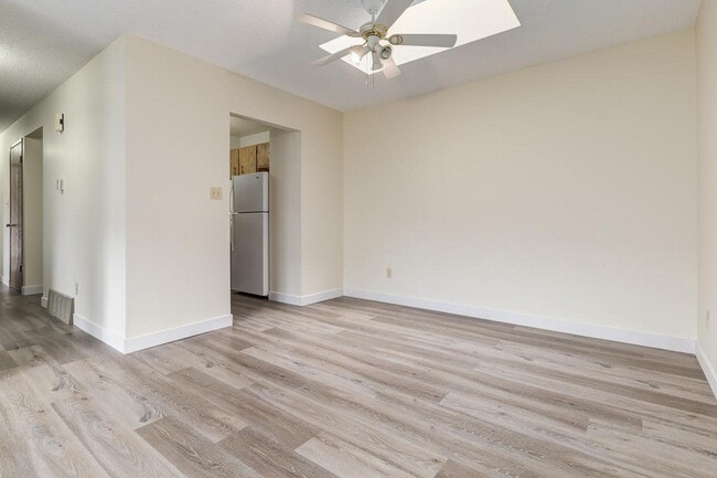 Building Photo - Huntington Townhomes