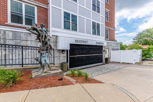 Building Photo - 446 Belgrade Ave