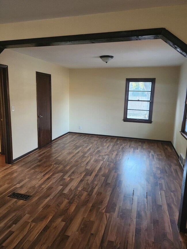 Foto del edificio - 3 Bedroom 2 Bath House with Attached Garage