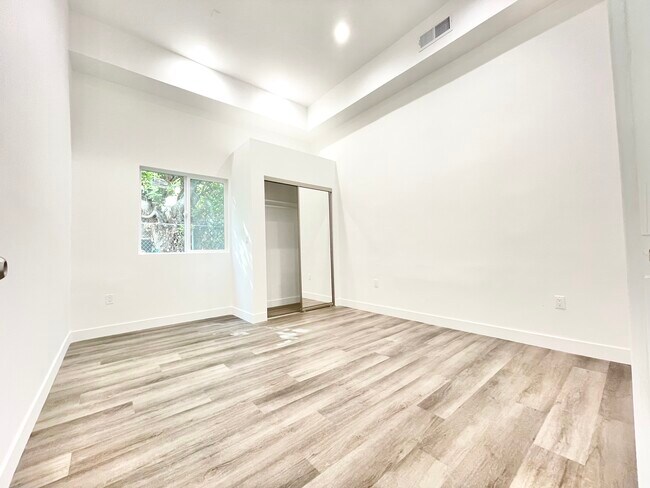 Building Photo - 1519 S Durango Ave