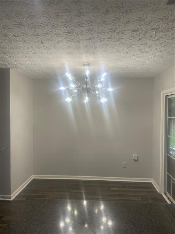 Building Photo - 5539 Pineridge Ct