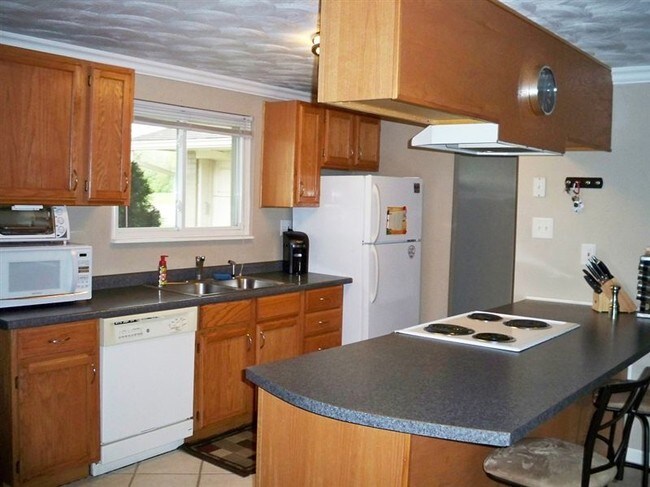 Building Photo - 6148 Troy Pike