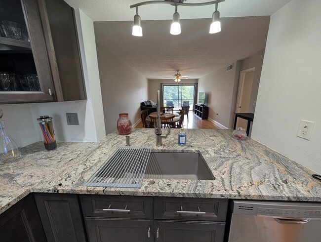 Foto del edificio - Fairview Vista Point 2 Bed / 2 Bath