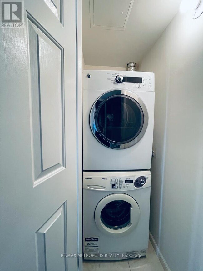 Photo du bâtiment - 7 Carlton St.