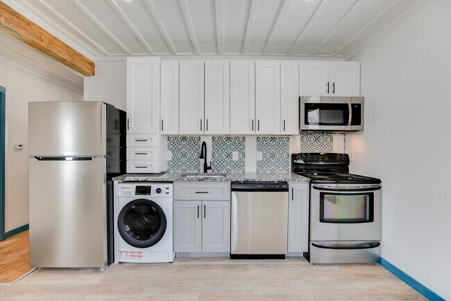 Full kitchen - 2726 Aldrich Ave S