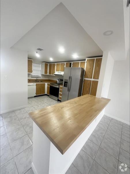 Building Photo - 3001 W Rolling Hills Cir