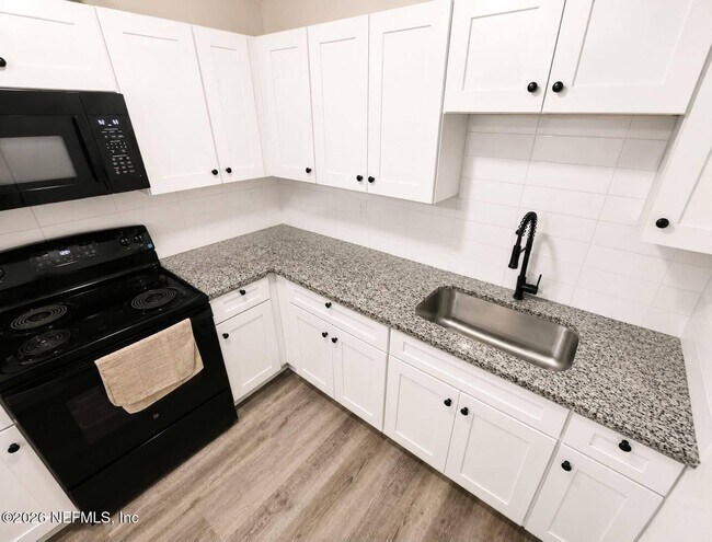 Building Photo - 5020 Campenella Dr