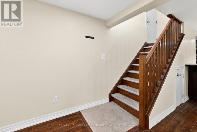 Building Photo - 303 Rossland Rd W