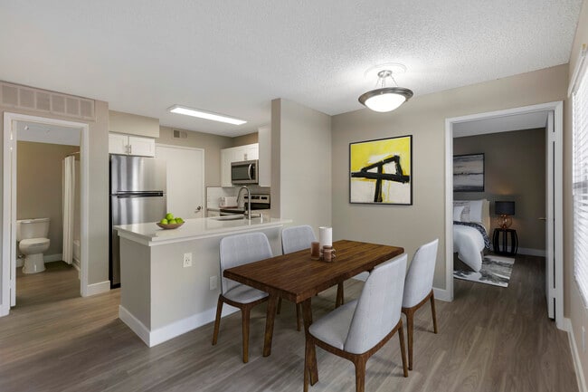 Building Photo - Solis at Flamingo