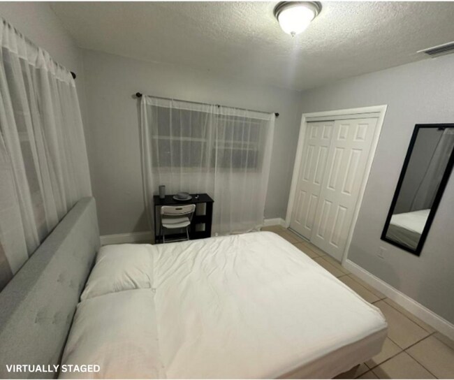 Foto del edificio - 1450 NW 24th Terrace