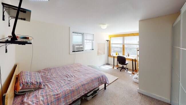 Building Photo - 150 Spring St