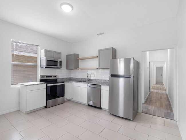 Building Photo - Affordable 3/1.5 West Tampa Home