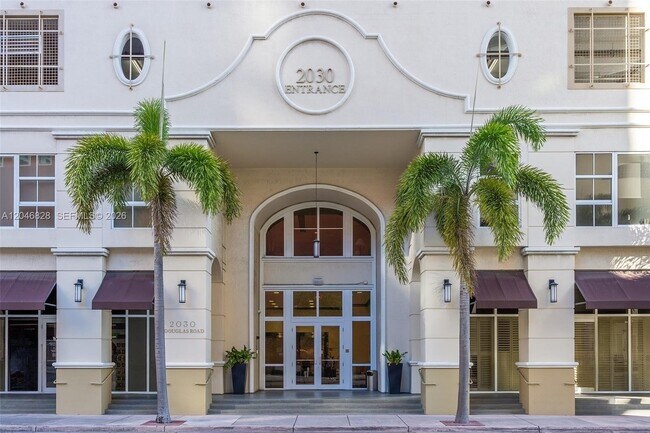 Foto del edificio - 2030 Douglas Rd