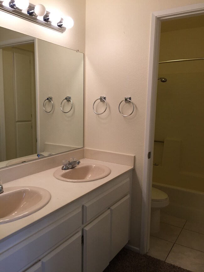 Foto del edificio - 9380 Twin Trails Dr
