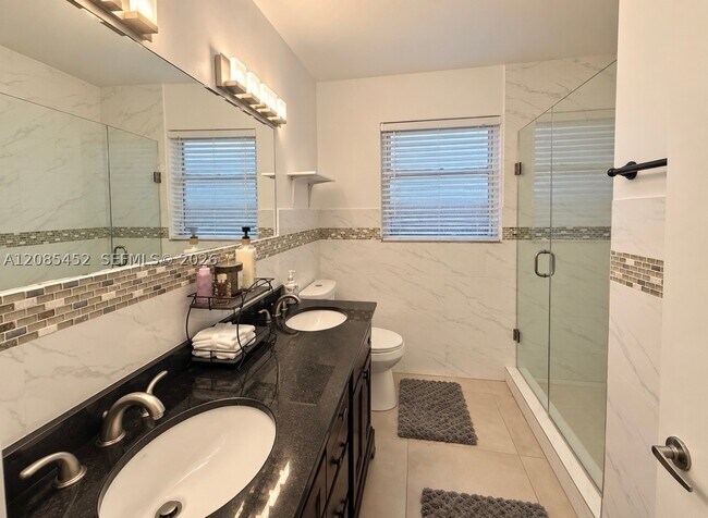 Foto del edificio - 1721 SW 14th St