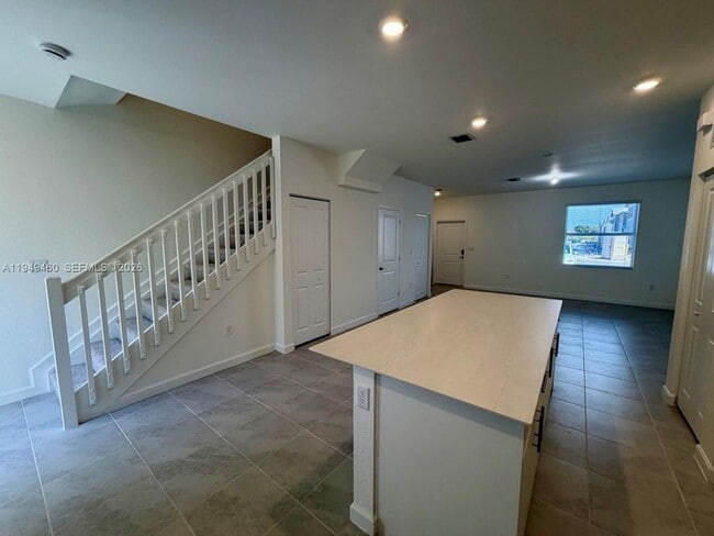 Building Photo - 254 10th Ct