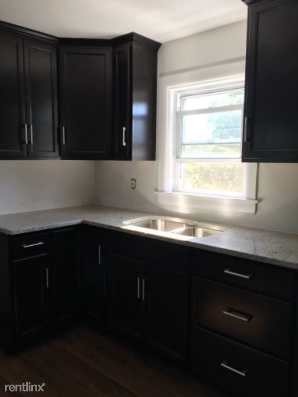 271 Tarkiln Hill Rd, New Bedford, MA 02745 Room for Rent in New