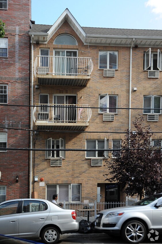 Building Photo - 141-08 Cherry Ave