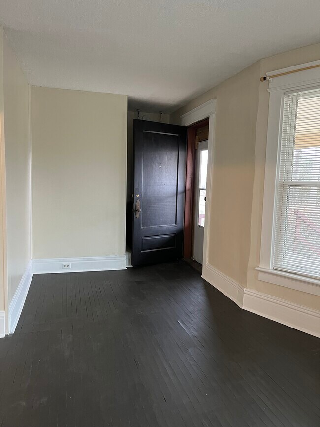 FRONT ENTRY - 34 S Adams St