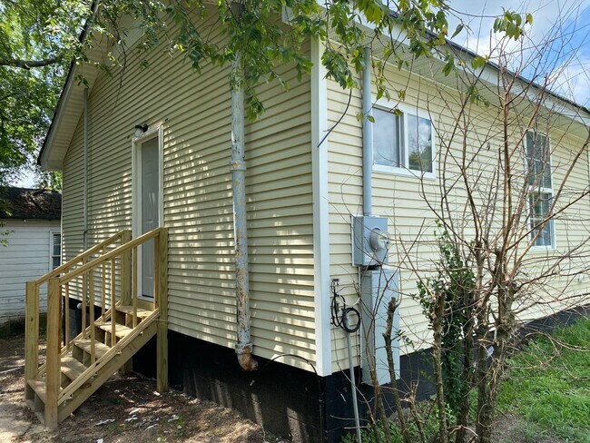 Foto del edificio - Newly remodeled home is located in Lancaster, SC 29720.