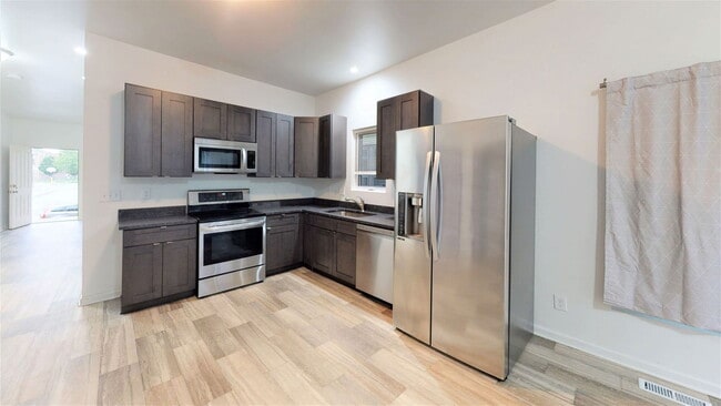 Foto del edificio - 417 E 18th Ave