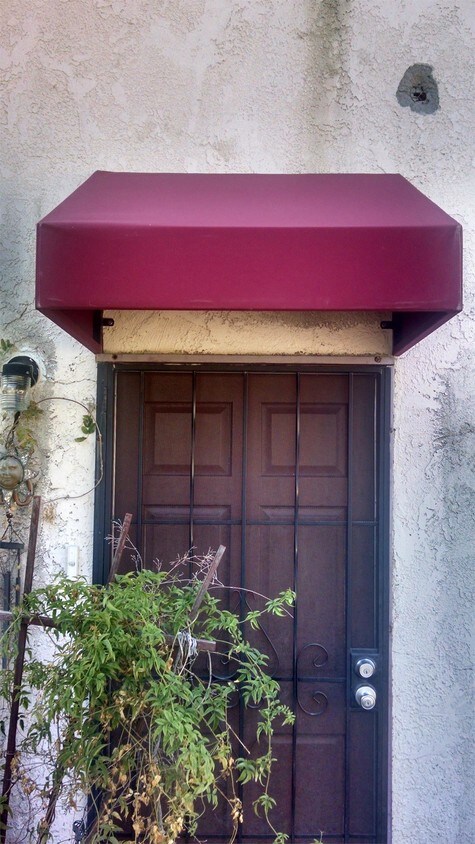 Primary Photo - 240 Pepper St