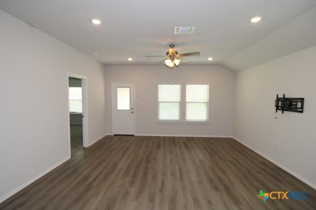 Building Photo - 2466 Bee Crk Dr