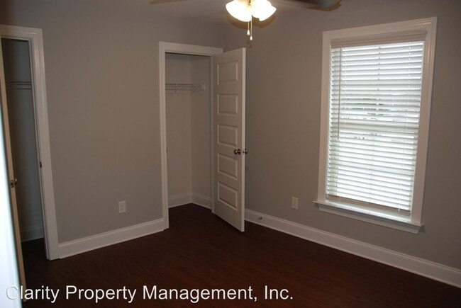 Building Photo - 2 br, 1.5 bath House - 300 Savannah Ave NE**