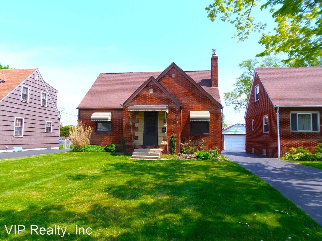 Primary Photo - 3 br, 1 bath House - 790 S. Roys Avenue