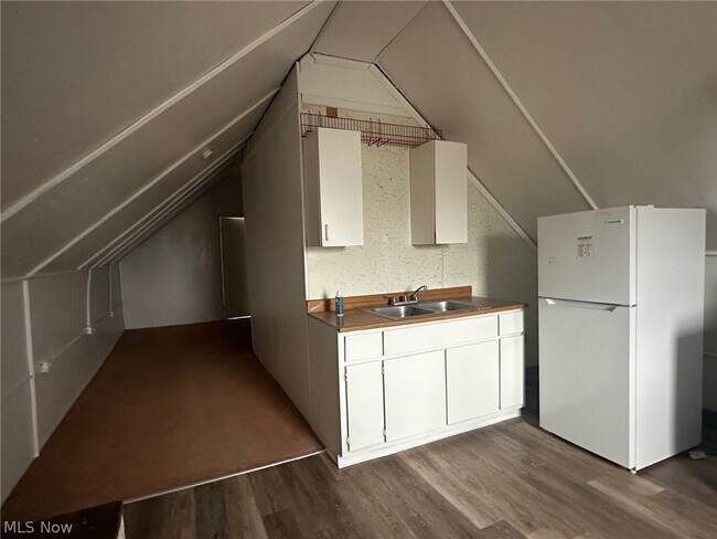 Foto del edificio - 1764 Algonac Rd